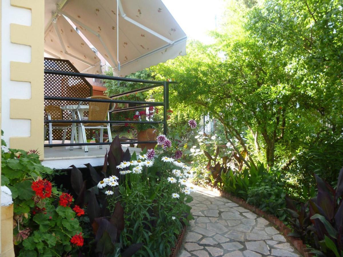 Kostas Apartments & Studios Agios Georgios Pagon Exterior foto